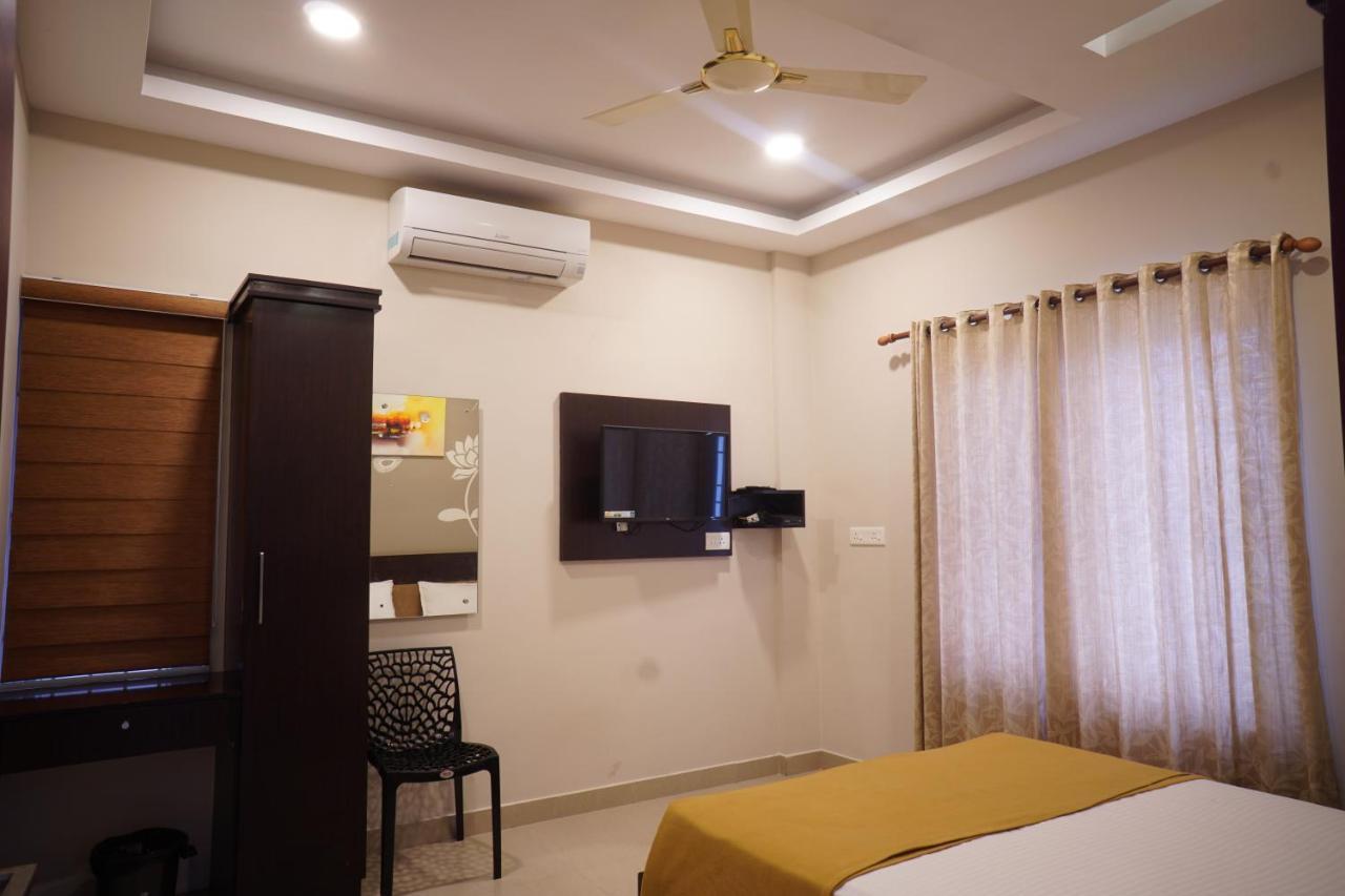 Готель Metro Residency Kochi Екстер'єр фото