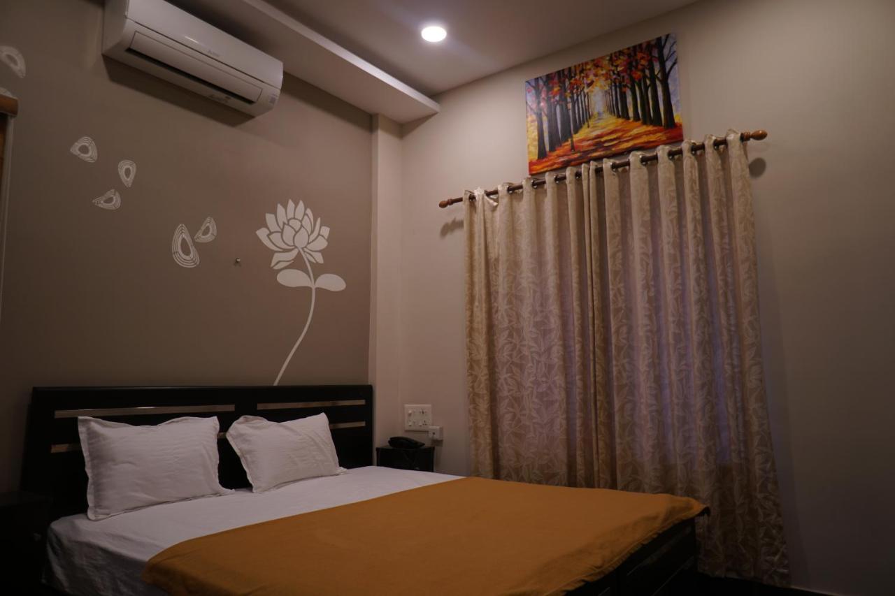 Готель Metro Residency Kochi Екстер'єр фото
