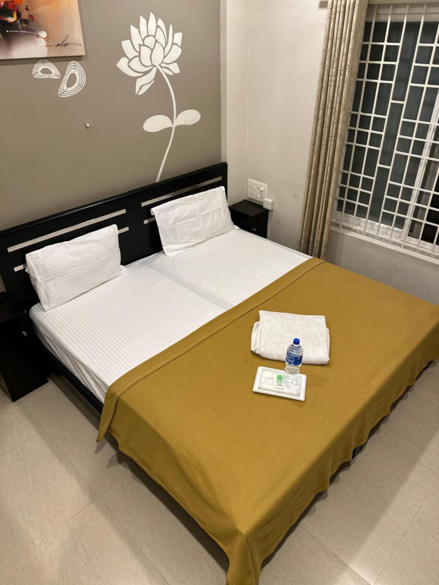 Готель Metro Residency Kochi Екстер'єр фото
