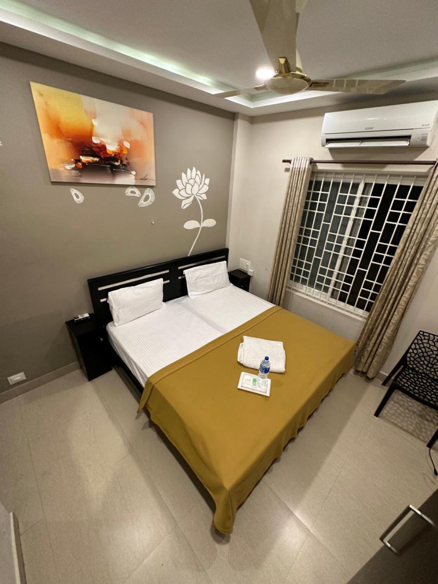 Готель Metro Residency Kochi Екстер'єр фото