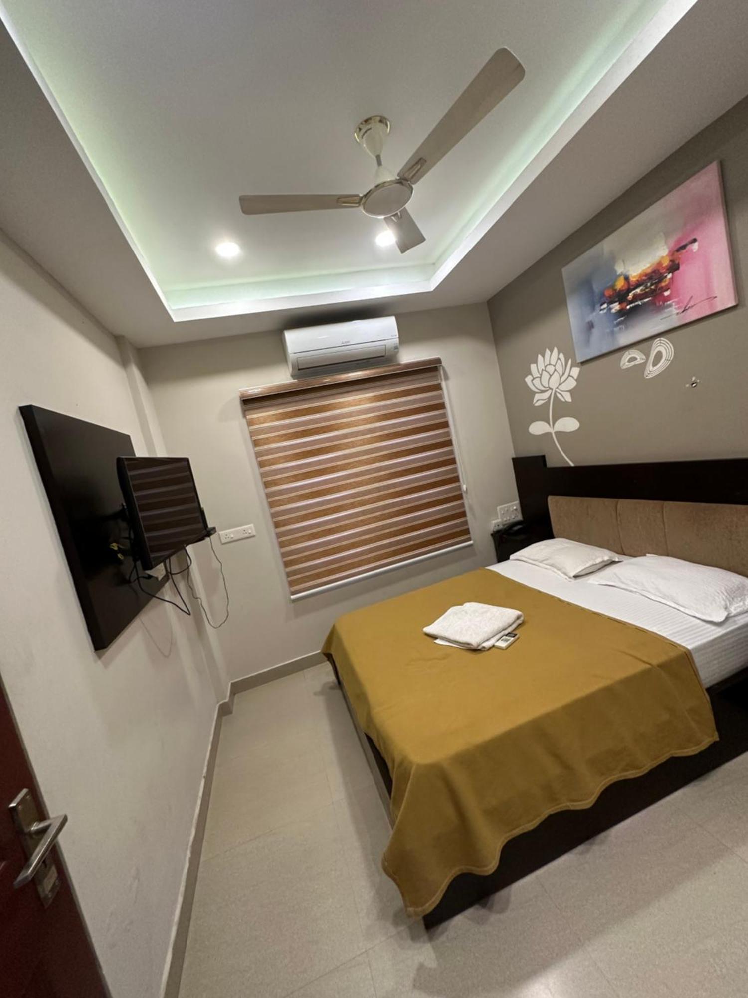 Готель Metro Residency Kochi Екстер'єр фото