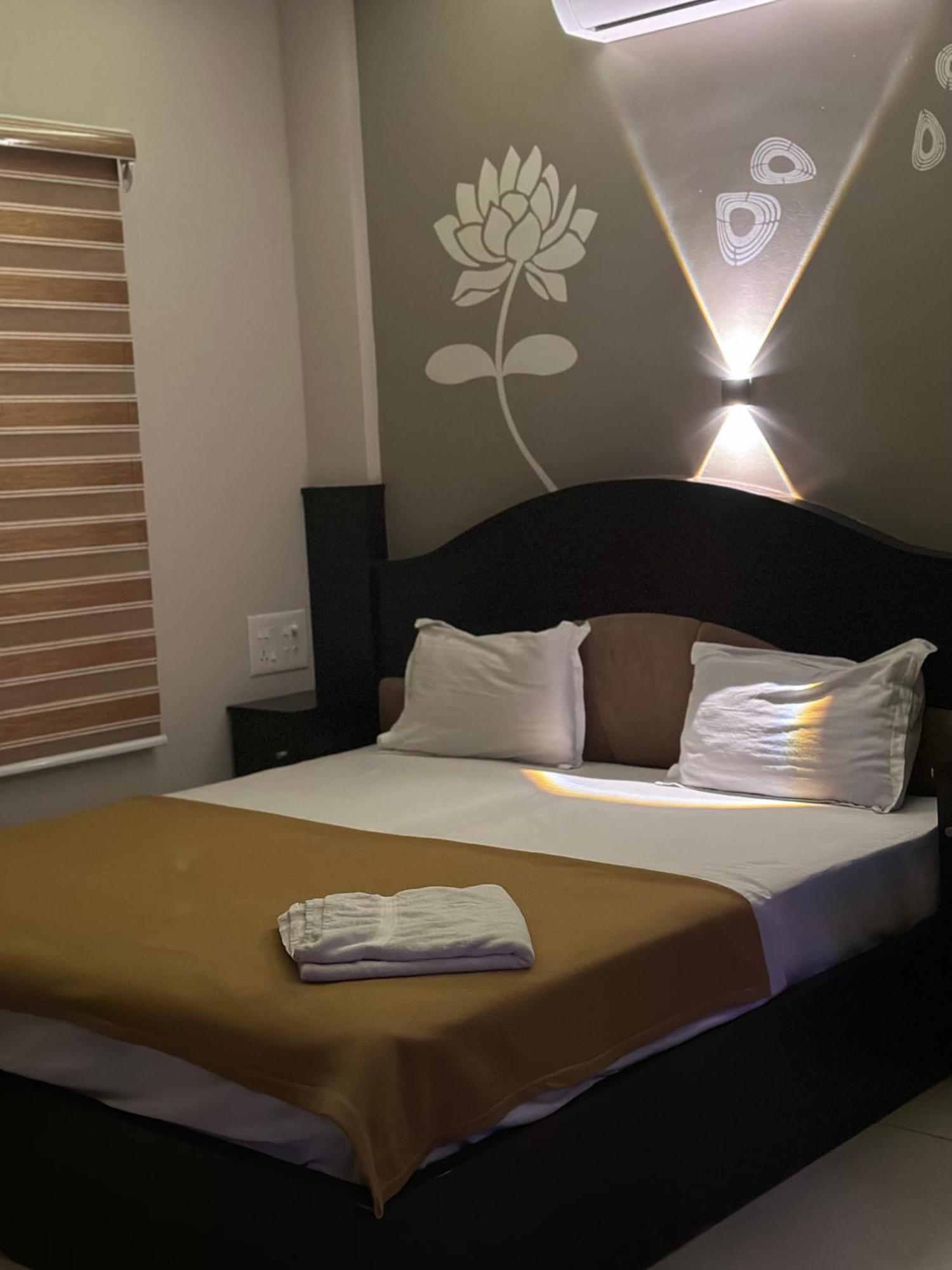 Готель Metro Residency Kochi Екстер'єр фото