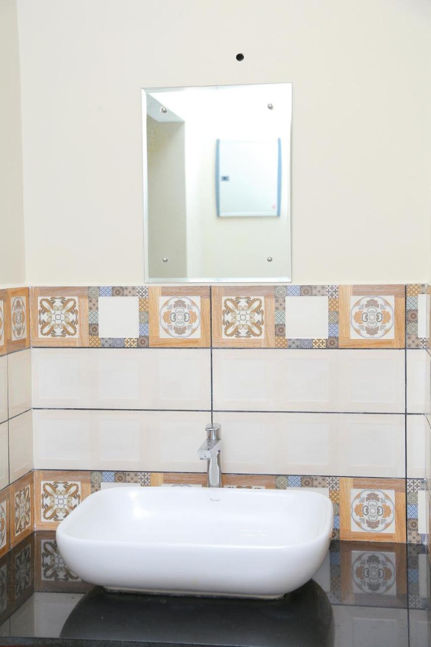 Готель Metro Residency Kochi Екстер'єр фото