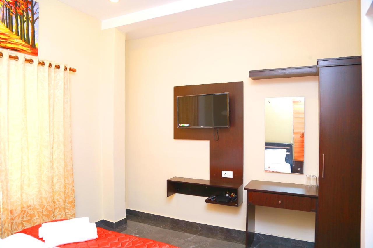 Готель Metro Residency Kochi Екстер'єр фото