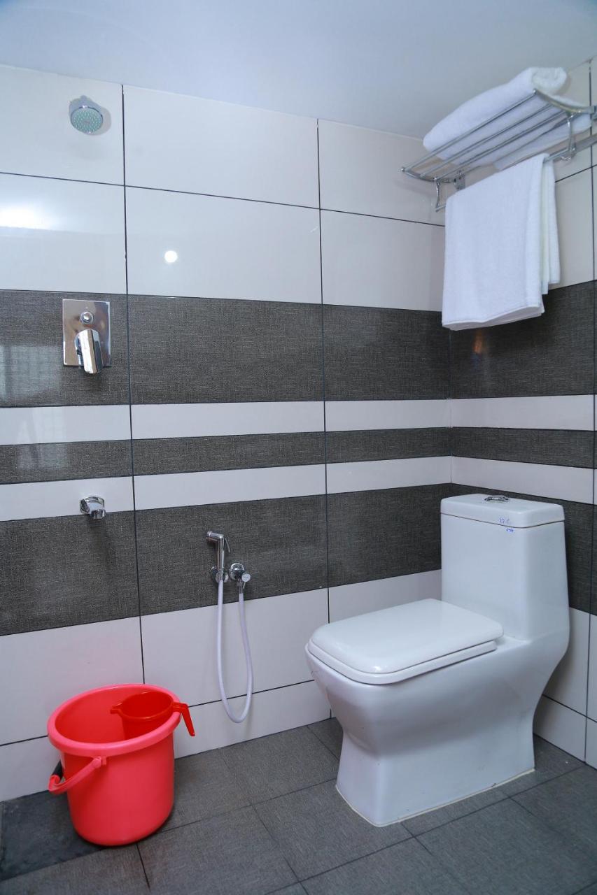 Готель Metro Residency Kochi Екстер'єр фото