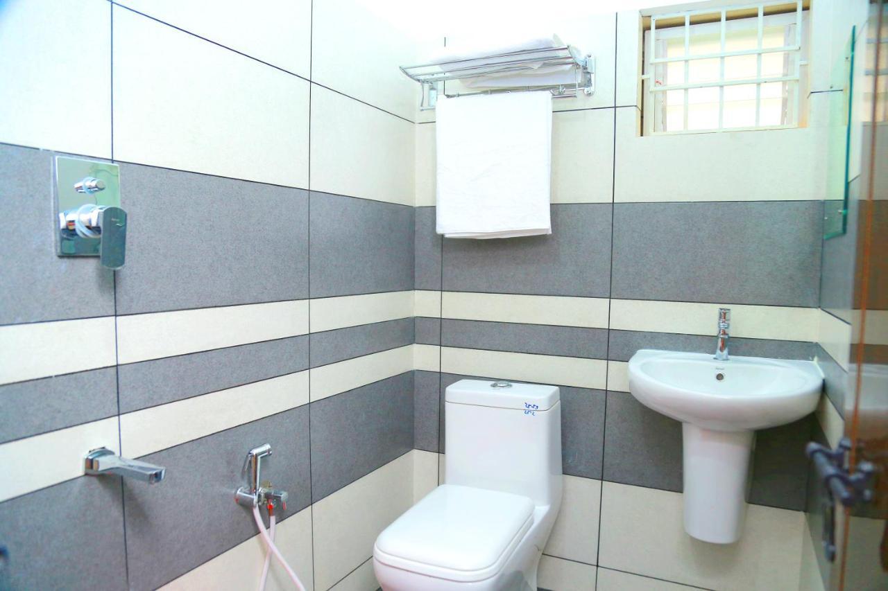 Готель Metro Residency Kochi Екстер'єр фото