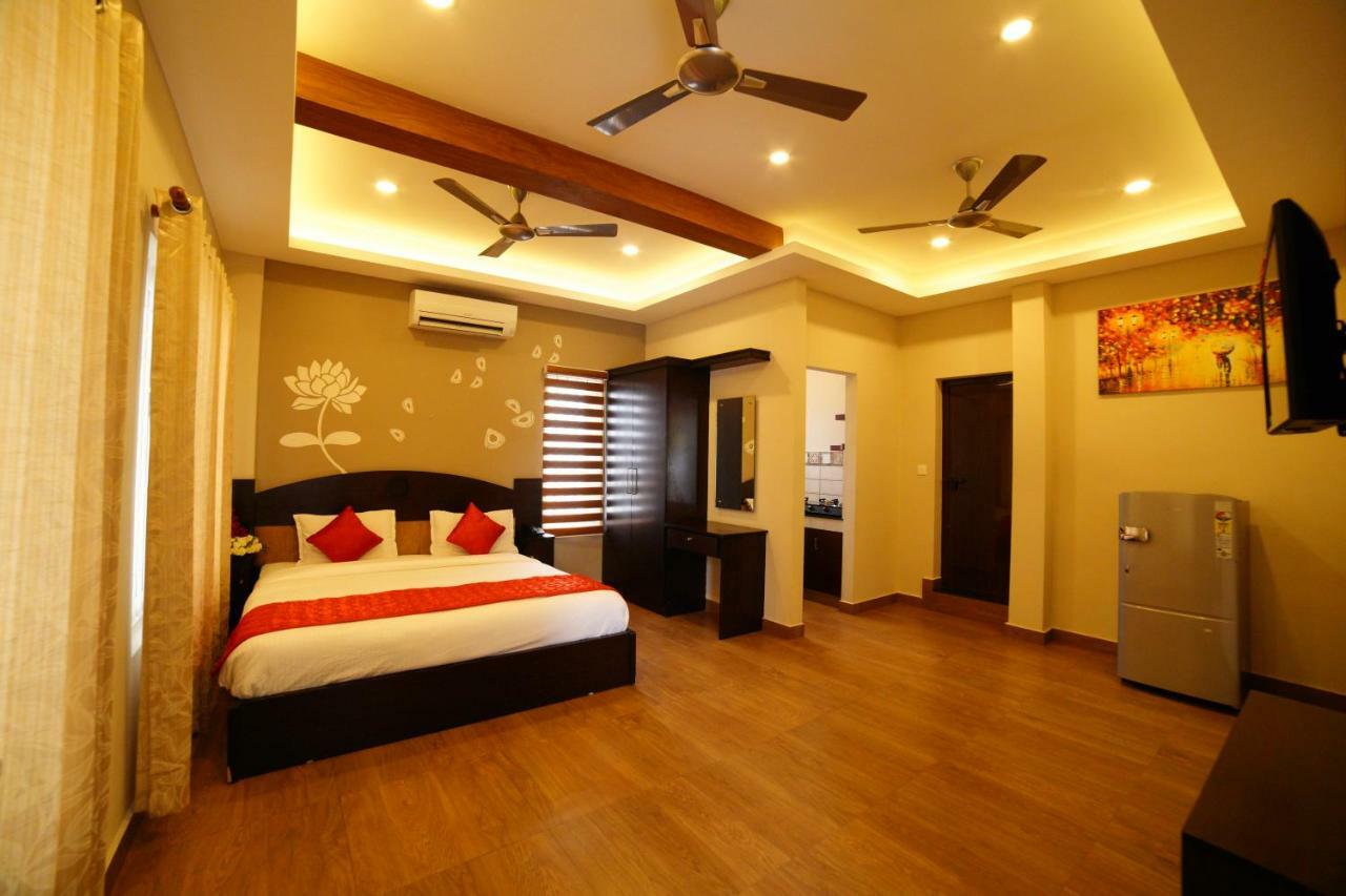 Готель Metro Residency Kochi Екстер'єр фото